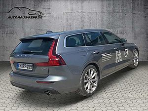 Volvo  D4 Momentum Exterieur Paket / Schaltgetriebe