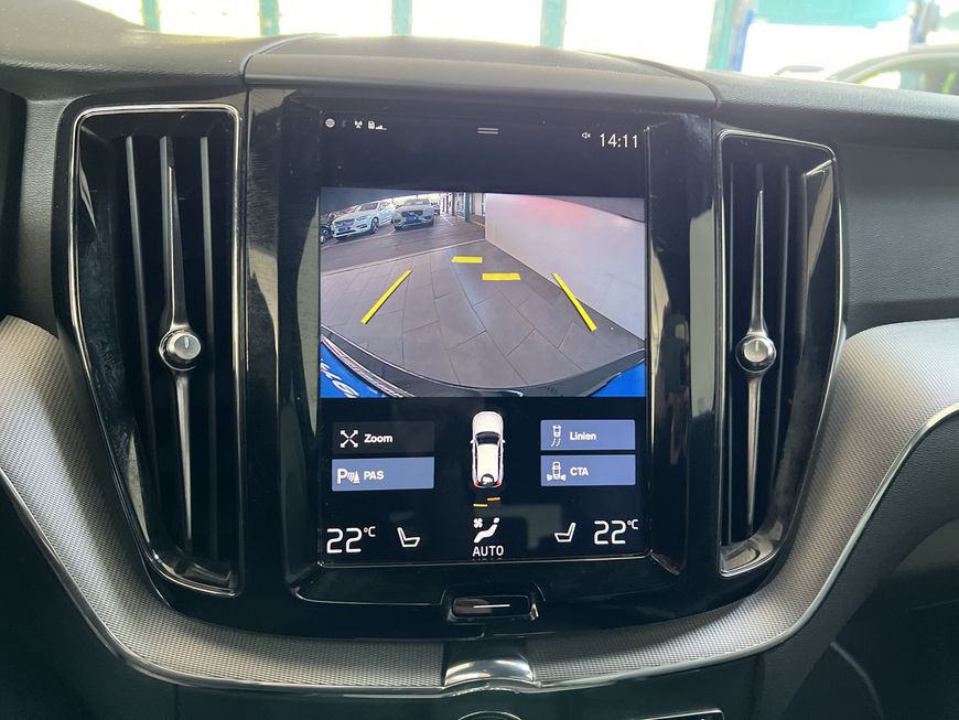 Volvo  D4 R-Design Aut PilotAssist BLIS Navi Voll-LED Kamera