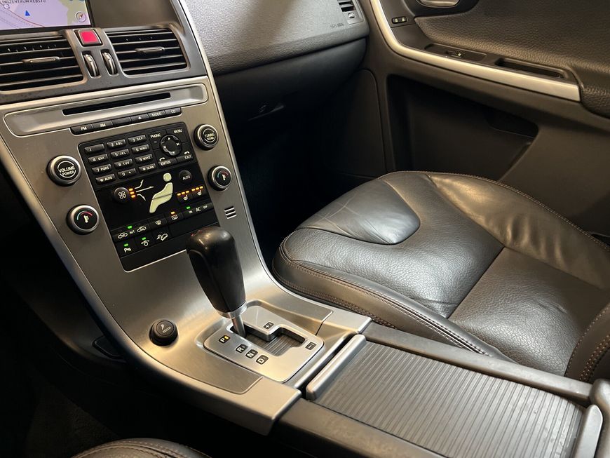 Volvo  D5 AWD  Aut Leder Navi Xenon Telefon