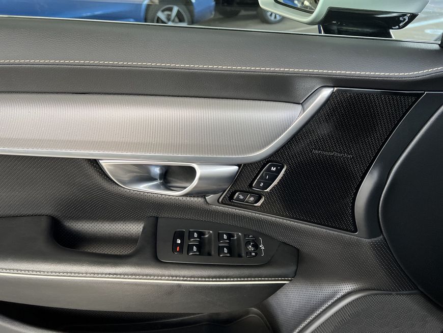 Volvo  D4 R-Design Aut Glasd HeadUp 360° Standheizung