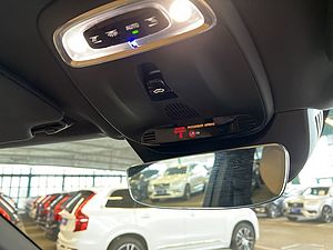 Volvo  D5 AWD 5S  Aut Glasd Navi Leder Voll-LED