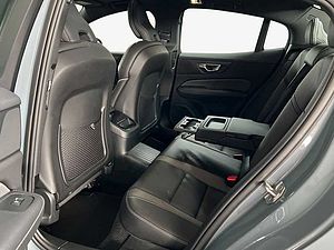 Volvo  T8 Recharge AWD R-Design Glasd PilotAssist