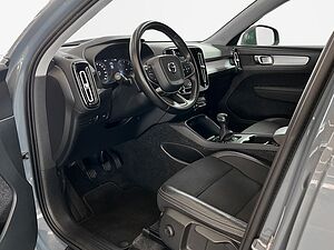 Volvo  XC40 D3 Schaltgetriebe (110kW/150PS) Momentum Pro