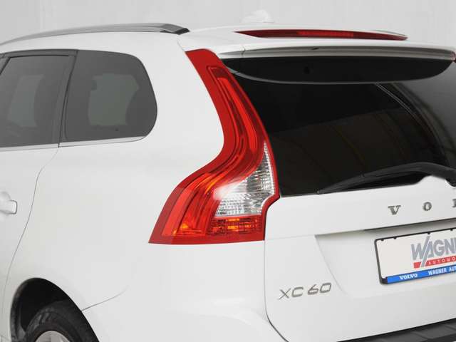 Volvo  D4 AWD Geartronic R-Design *AHK * Xenon * Navi *