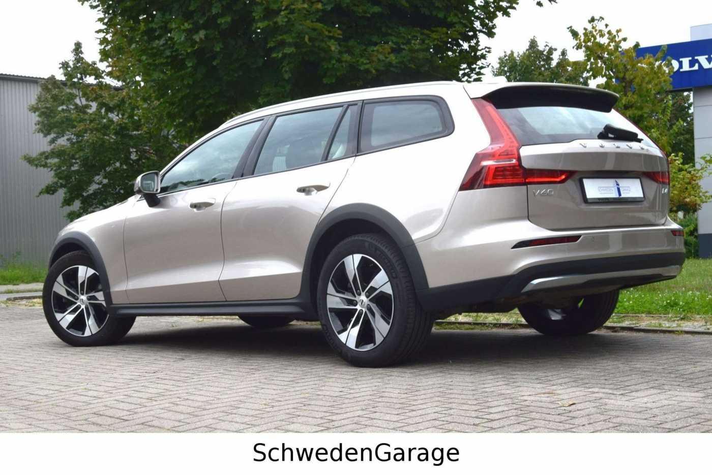 Volvo  Cross Country Plus AWD