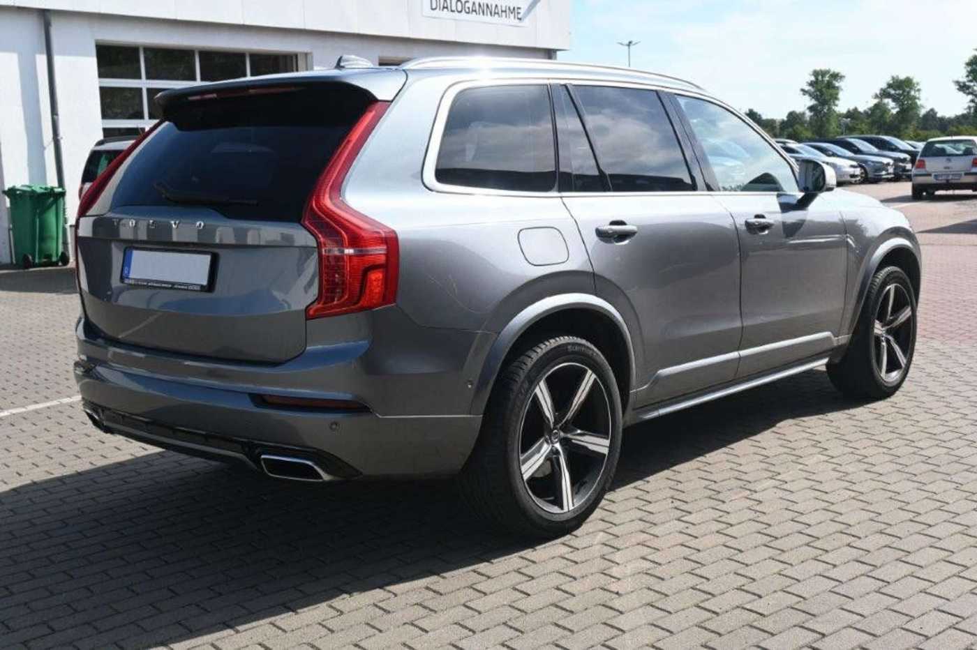 Volvo  D5 AWD* R-Design*STHZ*PANO*AHK*RFK