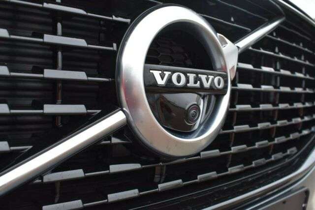 Volvo  B4 D AWD R-Design*360°*B&W*STHZG*ACC*AHK
