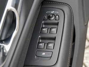 Volvo  Momentum Pro B4 Benzin Navi Keyless e-Sitze Rückfahrkam. Fernlichtass.