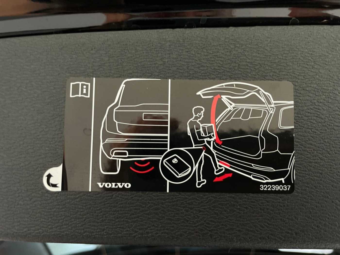 Volvo  B4 R-Design + Anhängerkupplung