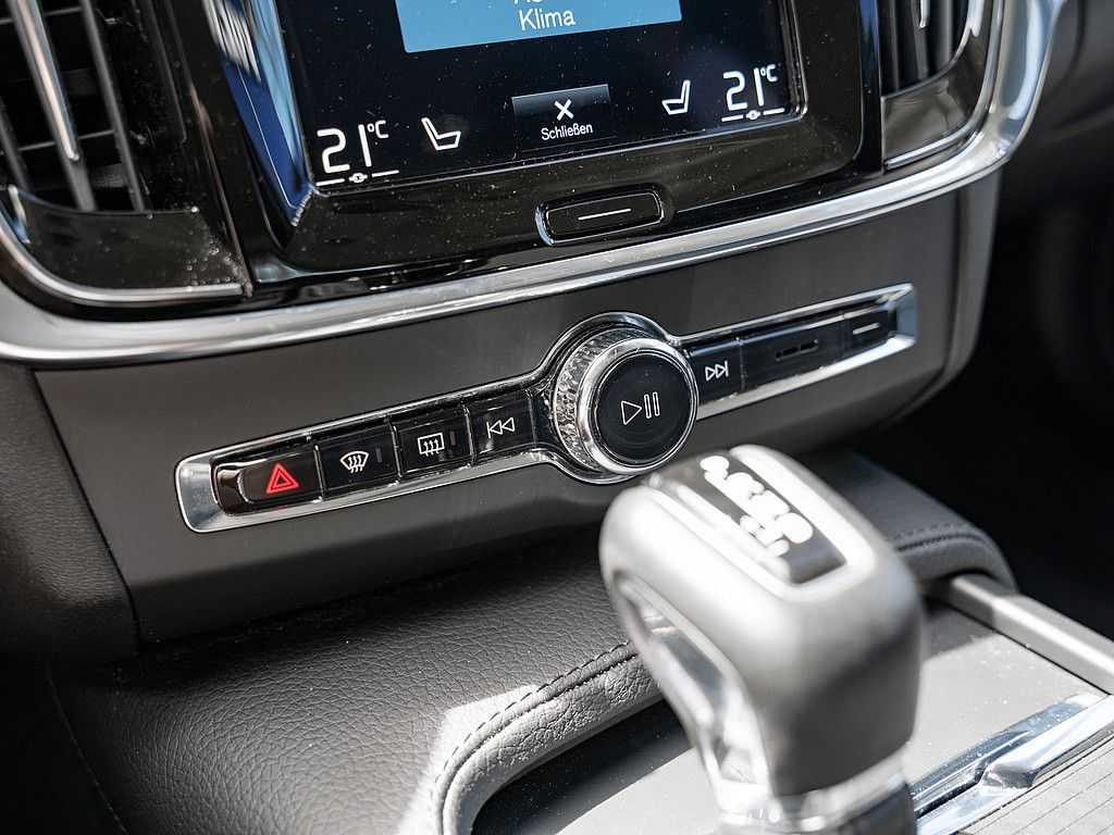 Volvo  V90 D4 Automatikgetriebe (140kW/190PS) Momentum pro