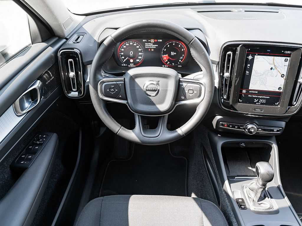 Volvo  Momentum 2WD