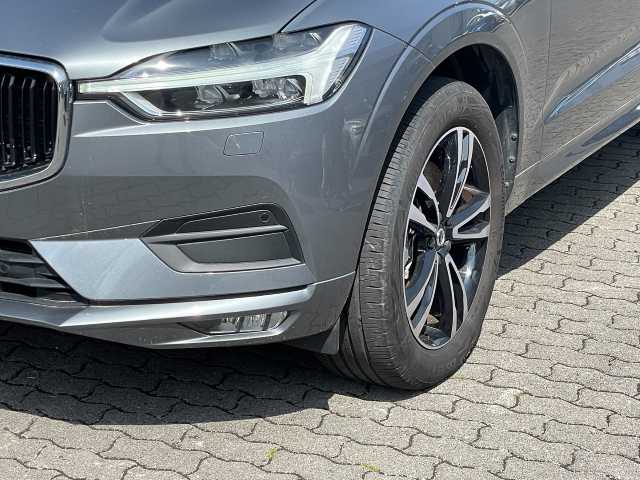 Volvo  Momentum Pro AWD B4 Diesel EU6d Allrad StandHZG AHK Navi Leder digitales Cockpit