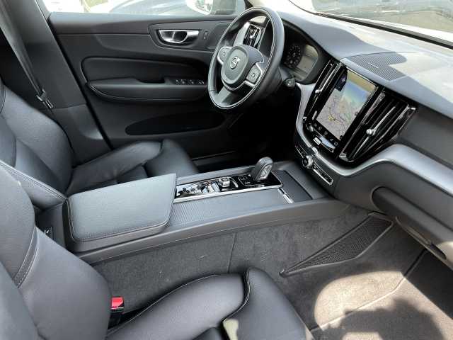 Volvo  Momentum Pro AWD B4 Diesel EU6d Allrad StandHZG AHK Navi Leder digitales Cockpit