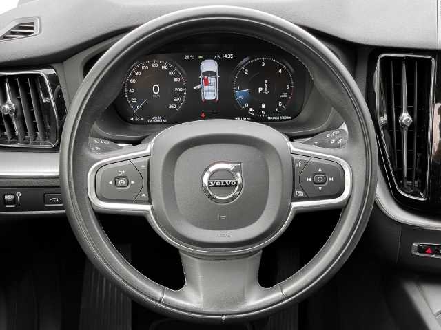 Volvo  Momentum Pro AWD B4 Diesel EU6d Allrad StandHZG Navi digitales Cockpit Soundsyst