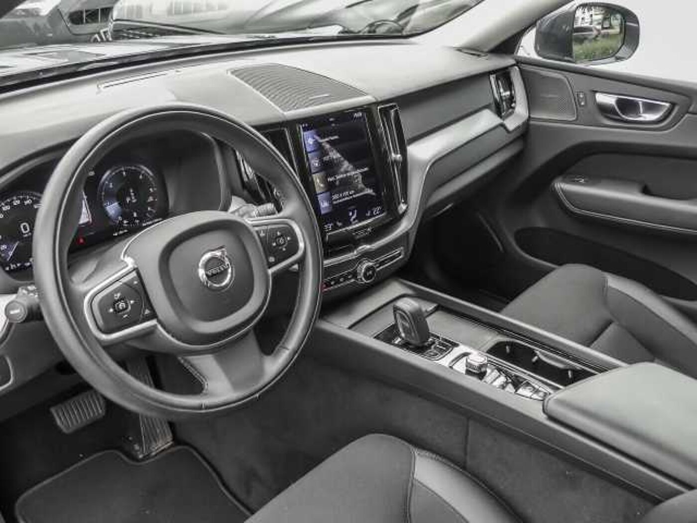 Volvo  Momentum Pro AWD B4 Diesel EU6d Allrad StandHZG Navi digitales Cockpit Soundsyst