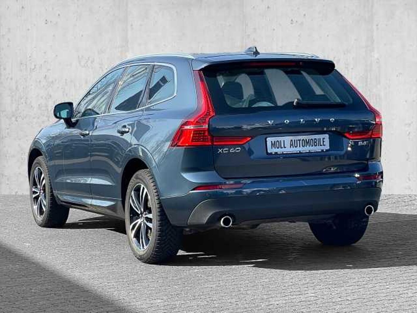 Volvo  Momentum Pro AWD B4 Diesel EU6d Allrad StandHZG Navi digitales Cockpit Soundsyst