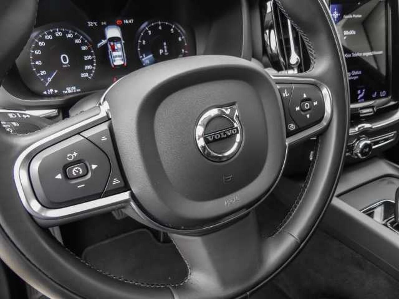 Volvo  Momentum Pro 2WD B4 Benzin EU6d Navi Leder digitales Cockpit Memory Sitze