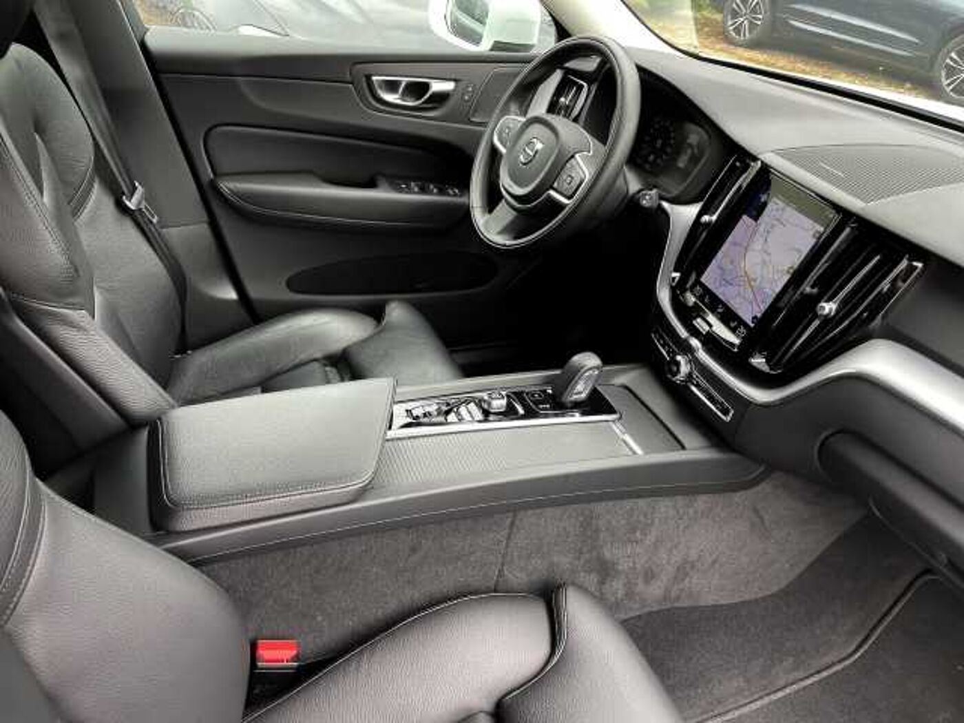 Volvo  Momentum Pro AWD B4 Diesel EU6d Allrad Navi Leder digitales Cockpit Soundsystem