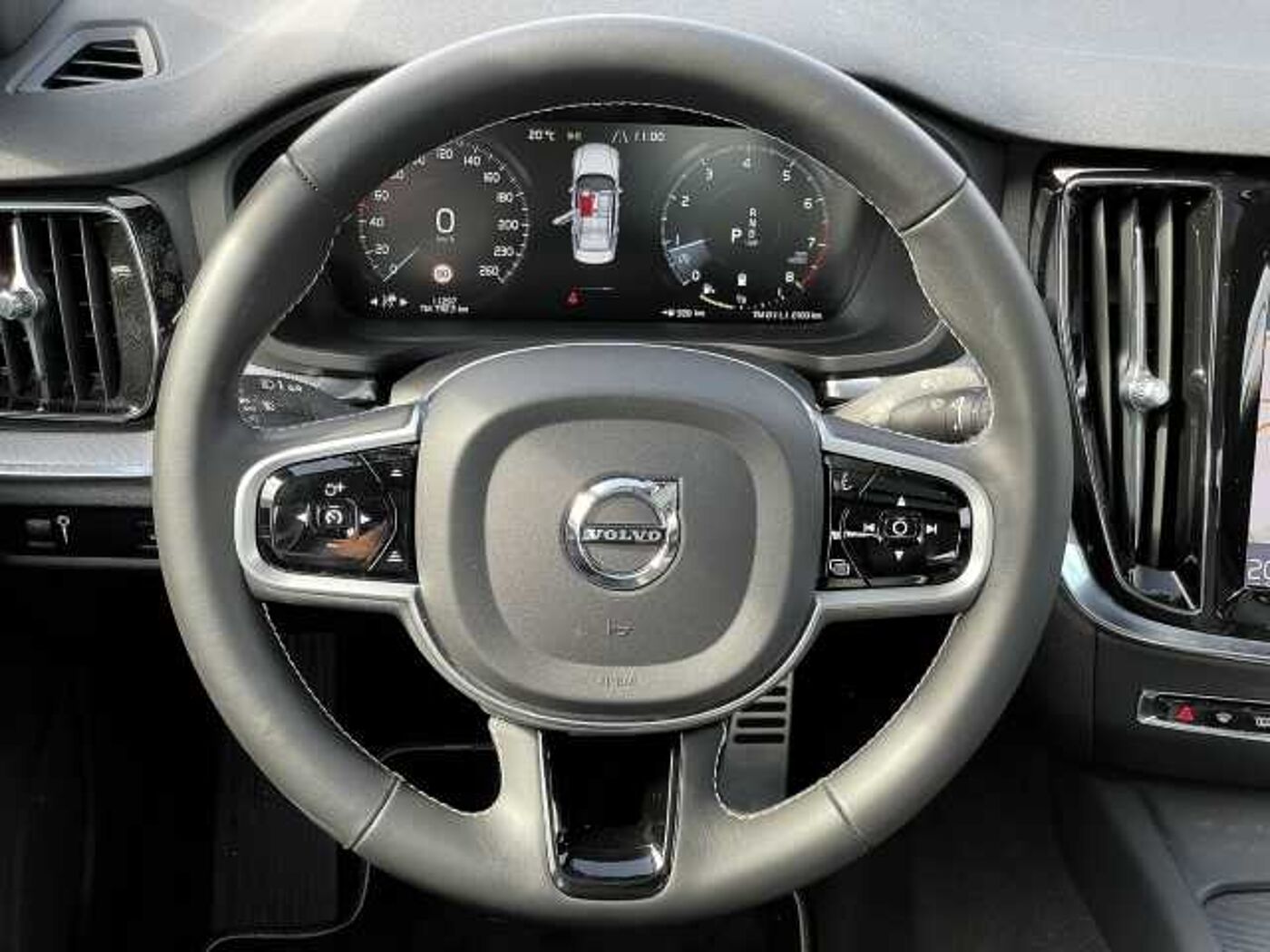 Volvo  R Design B4 Benzin EU6d HUD StandHZG Navi Leder digitales Cockpit Memory Sitze S