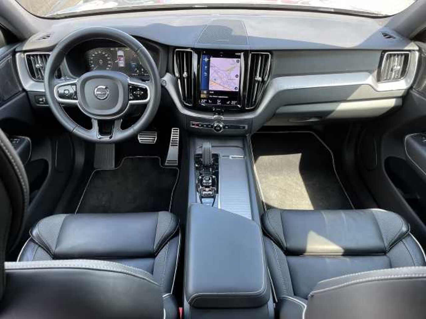 Volvo  R Design AWD B4 Diesel EU6d Allrad StandHZG Navi digitales Cockpit Memory Sitze