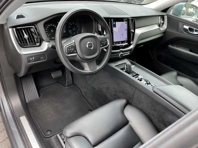 Volvo  Momentum Pro 2WD B4 Benzin EU6d Navi Leder digitales Cockpit Memory Sitze Sounds