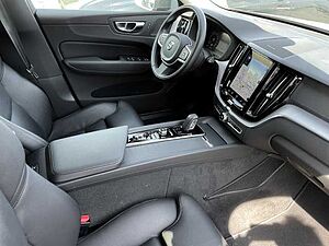 Volvo  Momentum Pro AWD B4 Diesel EU6d Allrad Navi Leder digitales Cockpit Soundsystem