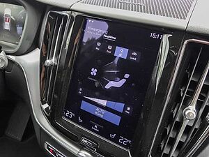 Volvo  Momentum Pro AWD B4 Diesel EU6d Allrad StandHZG Navi digitales Cockpit Soundsyst