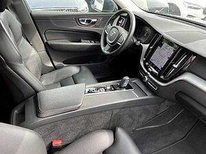 Volvo  Momentum Pro 2WD B4 Benzin EU6d Navi Leder digitales Cockpit Memory Sitze Sounds