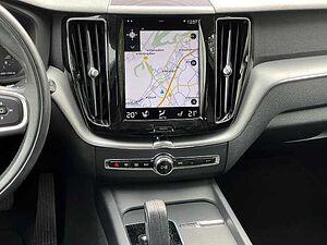 Volvo  Momentum Pro 2WD B4 Benzin EU6d Navi Leder digitales Cockpit Memory Sitze Sounds