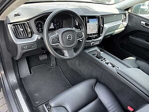 Volvo  Momentum Pro AWD B4 Diesel EU6d Allrad StandHZG AHK Navi Leder digitales Cockpit