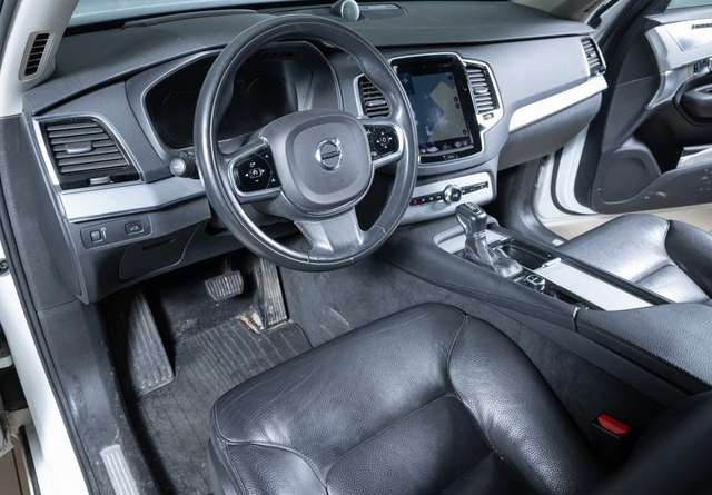 Volvo  D4 Momentum Navi Leder ACC 360°Kamera Klimaaut.