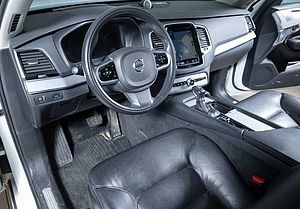 Volvo  D4 Momentum Navi Leder ACC 360°Kamera Klimaaut.