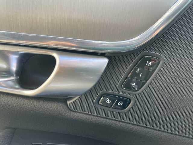 Volvo  Momentum Pro D4 Automatik, StandHZG, AHK, Navi,  Leder, LED