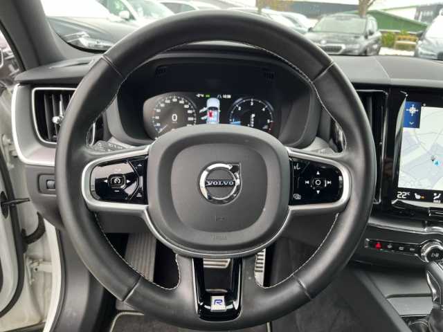 Volvo  R Design 2WD D4 Navi digitales Cockpit Memory Sitze Soundsystem LED Kurvenlicht