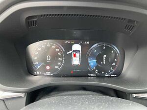 Volvo  R Design 2WD D4 Navi digitales Cockpit Memory Sitze Soundsystem LED Kurvenlicht