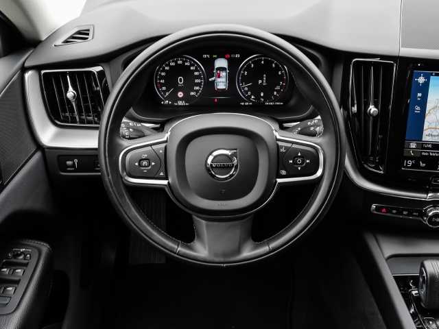 Volvo  Momentum Pro 2WD B4 Benzin EU6d Navi Leder digitales Cockpit Memory Sitze Sounds