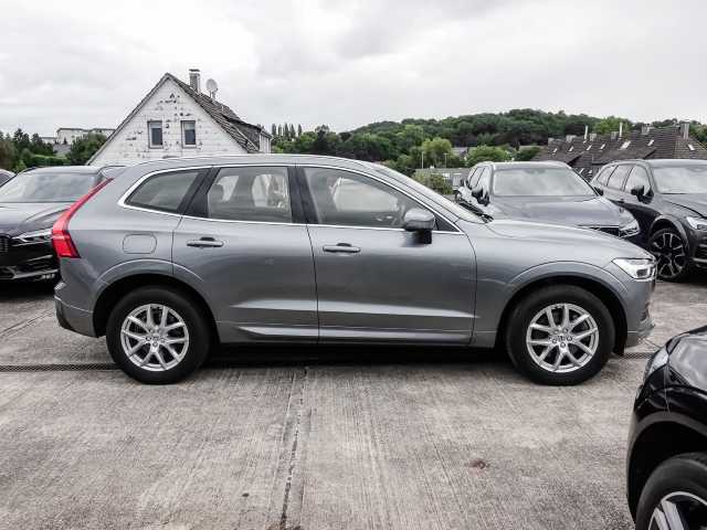 Volvo  Momentum Pro AWD B4 Diesel EU6d Allrad StandHZG Navi Leder digitales Cockpit Mem