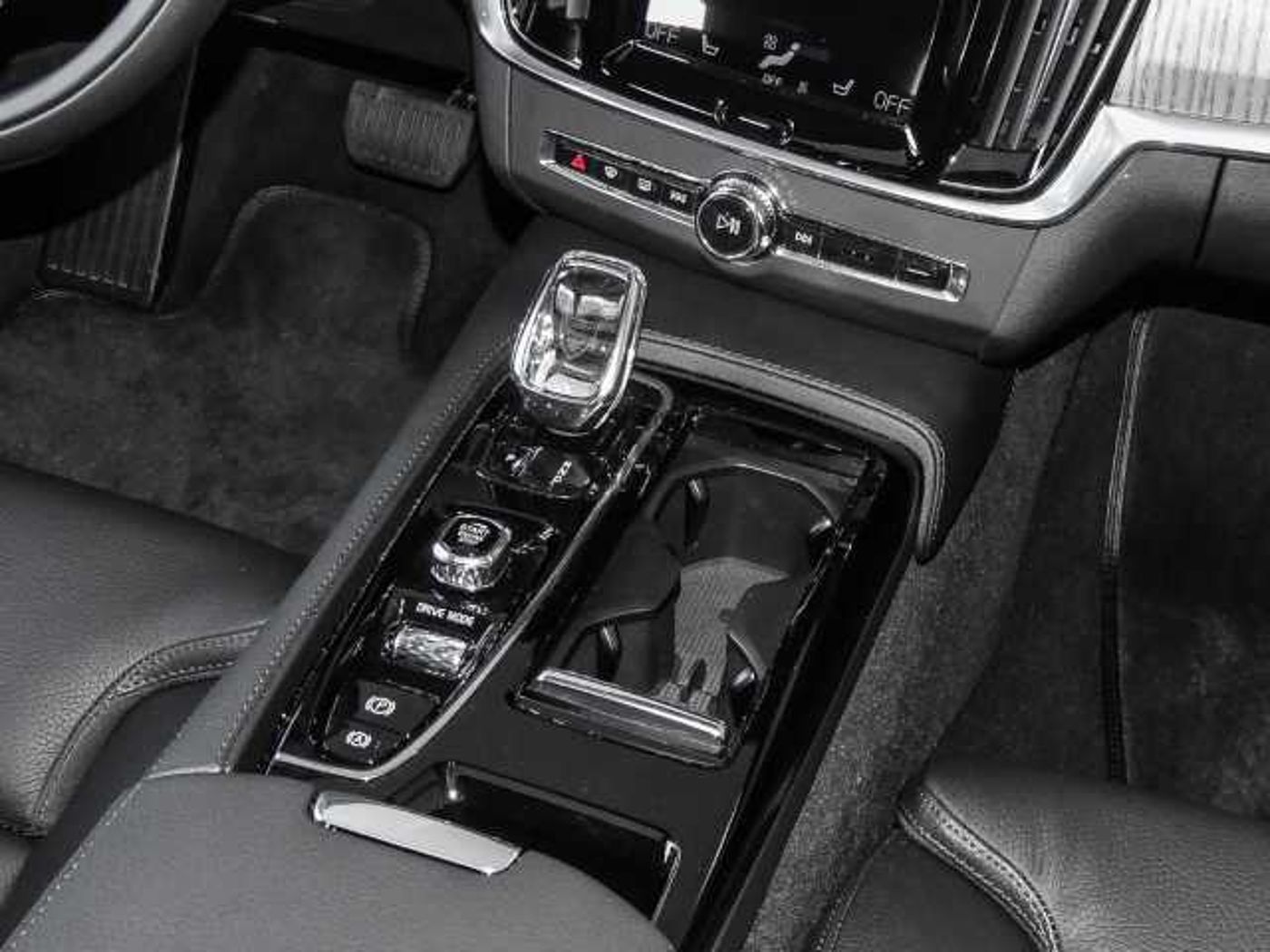 Volvo  Kombi Inscription Recharge Plug-In Hybrid AWD T6 Twin Engine EU6d Leder LED Navi