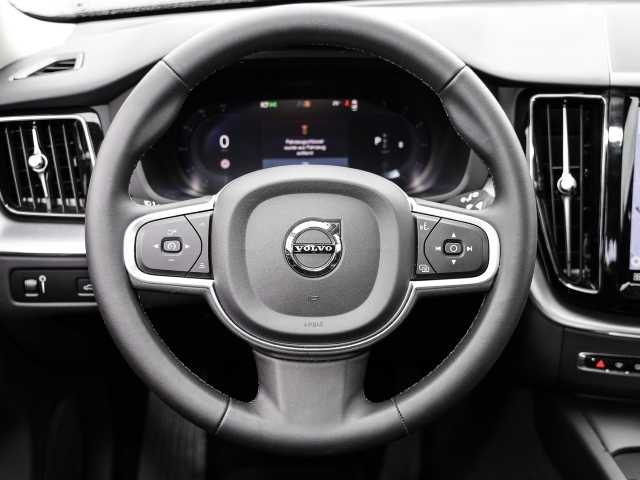 Volvo  Momentum Pro 2WD B4 Diesel EU6d Navi Keyless ACC Rückfahrkam. Fernlichtass. El.