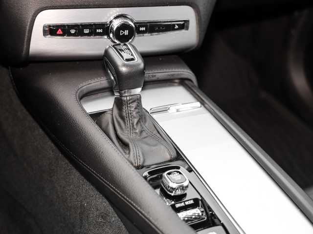 Volvo  Momentum AWD D5 DPF Allrad StandHZG Navi Leder digitales Cockpit Memory Sitze So
