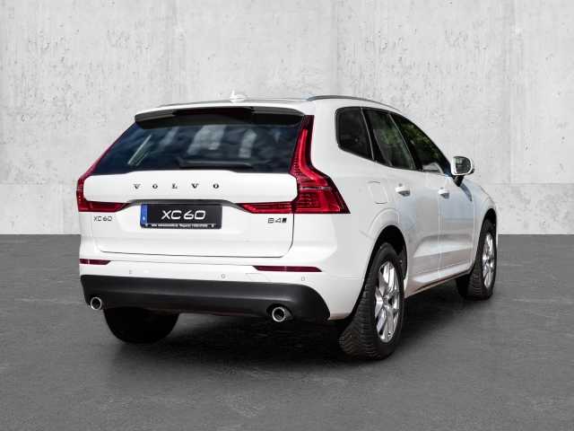 Volvo  Momentum Pro AWD B4 Diesel EU6d Allrad StandHZG Navi Leder digitales Cockpit