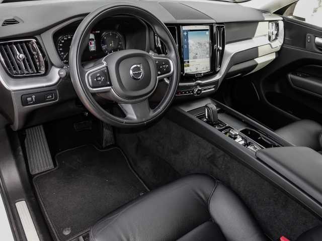 Volvo  Momentum Pro AWD B4 Diesel EU6d Allrad StandHZG Navi Leder digitales Cockpit