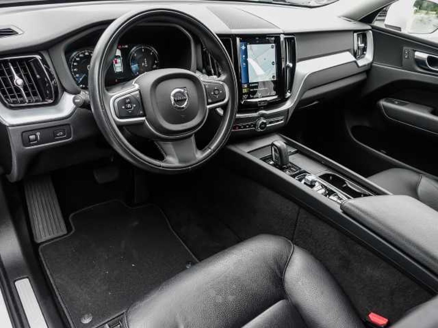 Volvo  Momentum Pro AWD B4 Diesel EU6d Allrad StandHZG Navi Leder digitales Cockpit