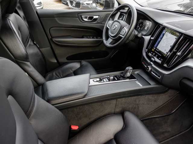 Volvo  Momentum Pro AWD B4 Diesel EU6d Allrad Navi Leder digitales Cockpit Memory Sitze