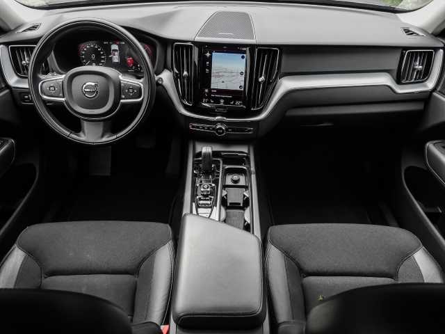 Volvo  Momentum Pro AWD B4 Diesel EU6d Allrad StandHZG Navi digitales Cockpit Soundsyst