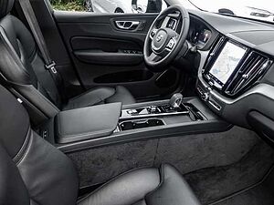 Volvo  Plus Dark 2WD B4 Benzin EU6d digitales Cockpit Memory Sitze Soundsystem LED