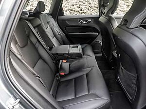 Volvo  Momentum Pro AWD B4 Diesel EU6d Allrad StandHZG Navi Leder digitales Cockpit Mem