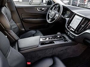 Volvo  Plus Dark 2WD B4 Benzin EU6d digitales Cockpit Memory Sitze Soundsystem LED