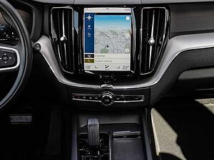 Volvo  Momentum Pro AWD B4 Diesel EU6d Allrad StandHZG Navi Leder digitales Cockpit