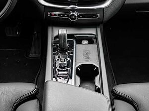 Volvo  Momentum Pro AWD B4 Diesel EU6d Allrad Navi Leder digitales Cockpit Soundsystem